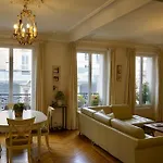 Steps To Luxembourg Gardens Bright Family Flat