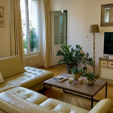 Appartamento Steps To Luxembourg Gardens Bright Family Flat Parigi